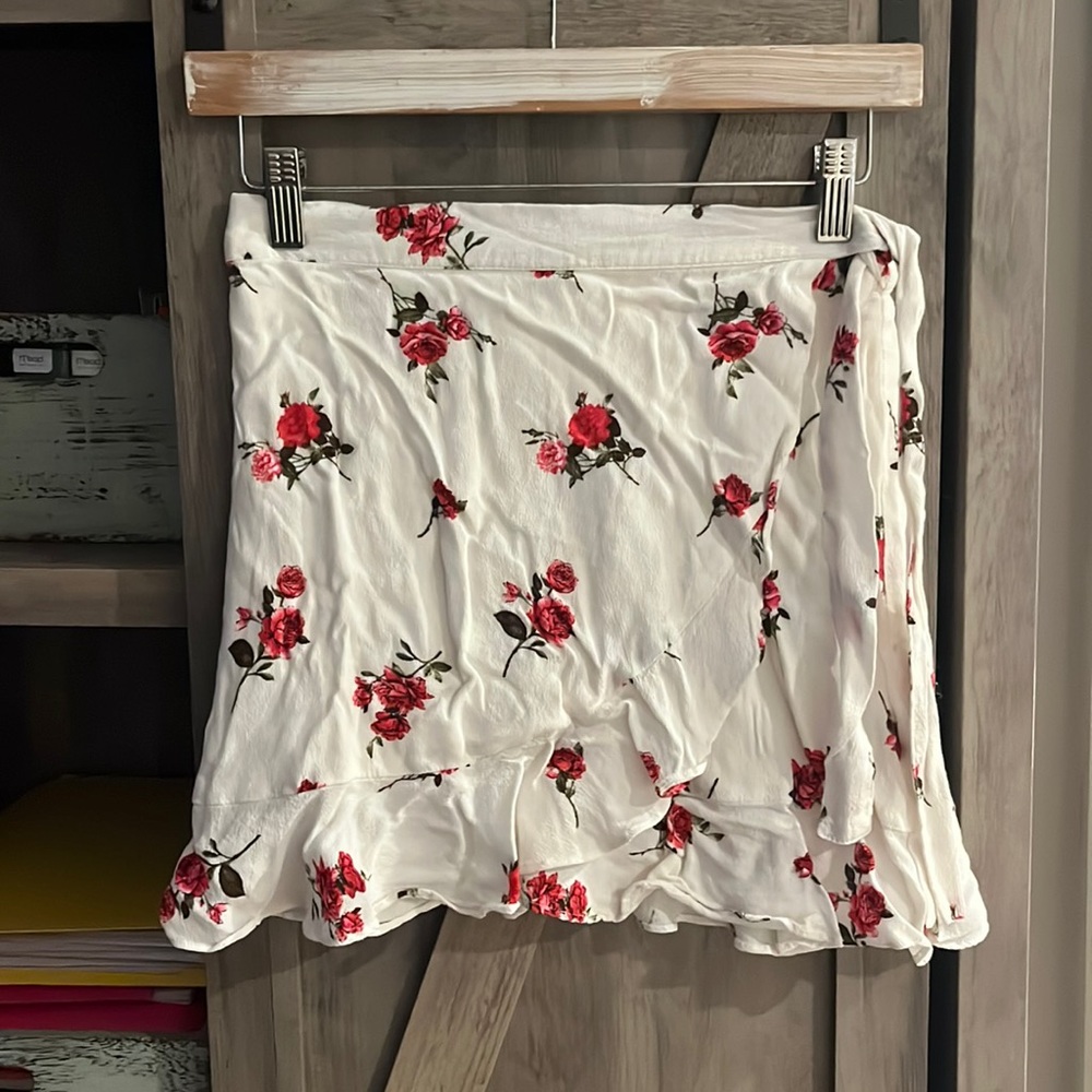 Forever 21 White/Red Rose Floral Lined Wrap Around Skirt,Size Small